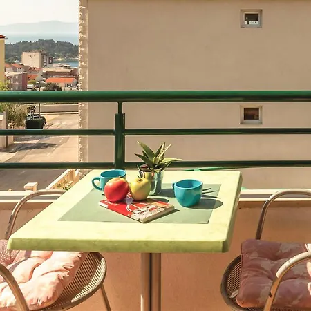 Apartman Awesome In With Kitchen *